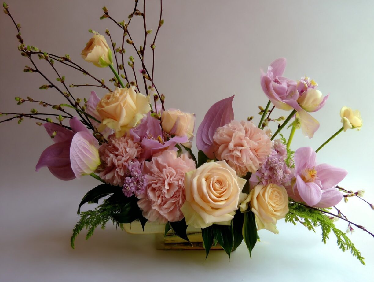 Creative Flower Arrangement Ideas for Spring Anniversaries