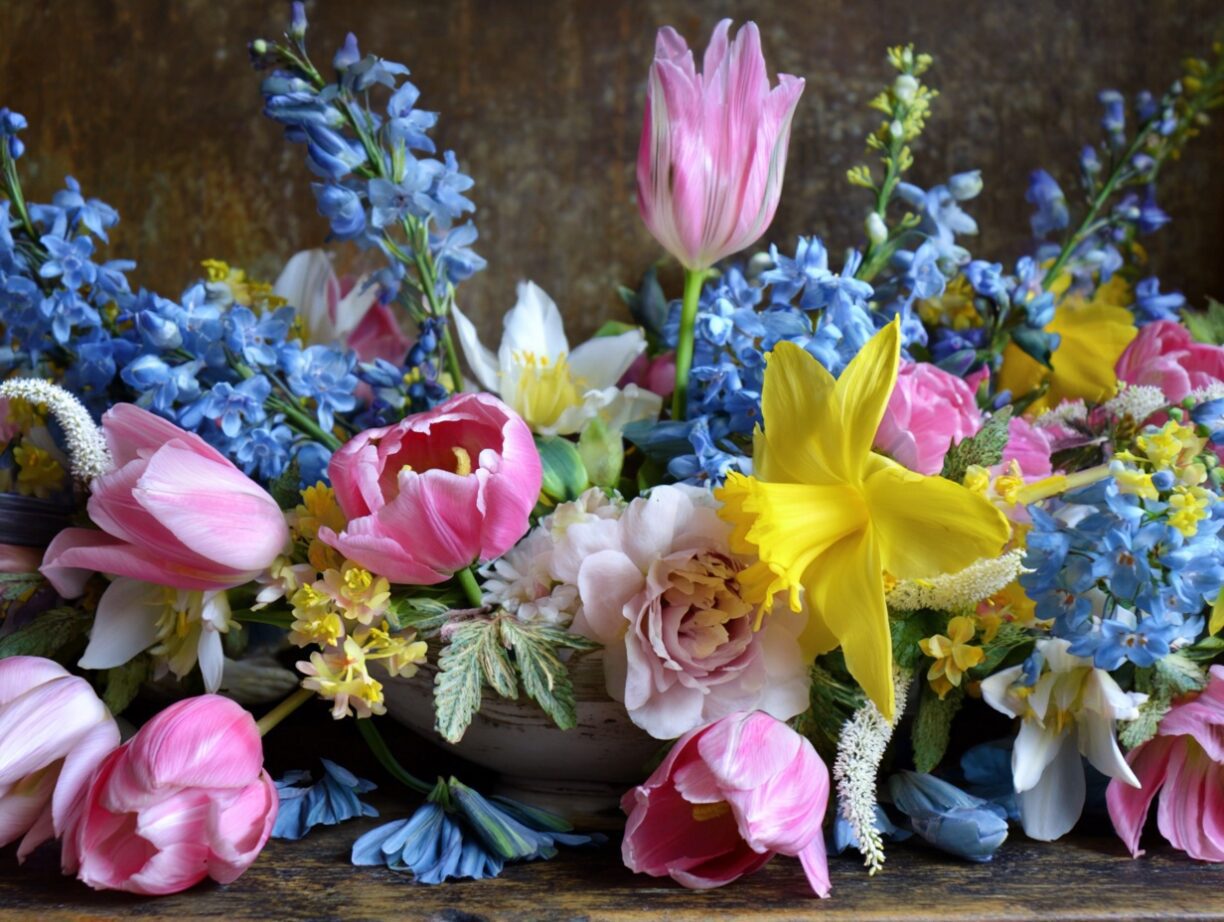 Spring Flower Arrangements for Memorable Anniversaries